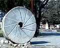Monumento circular en la Plaza de Villa de las Rosas