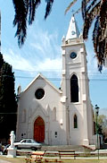 Frente con acceso a la Capilla y Torre lateral con campanario en San Javier