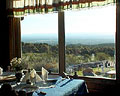 Mesa juntoa ventana con vista panorámica de Restaurante Cabeza del Indio